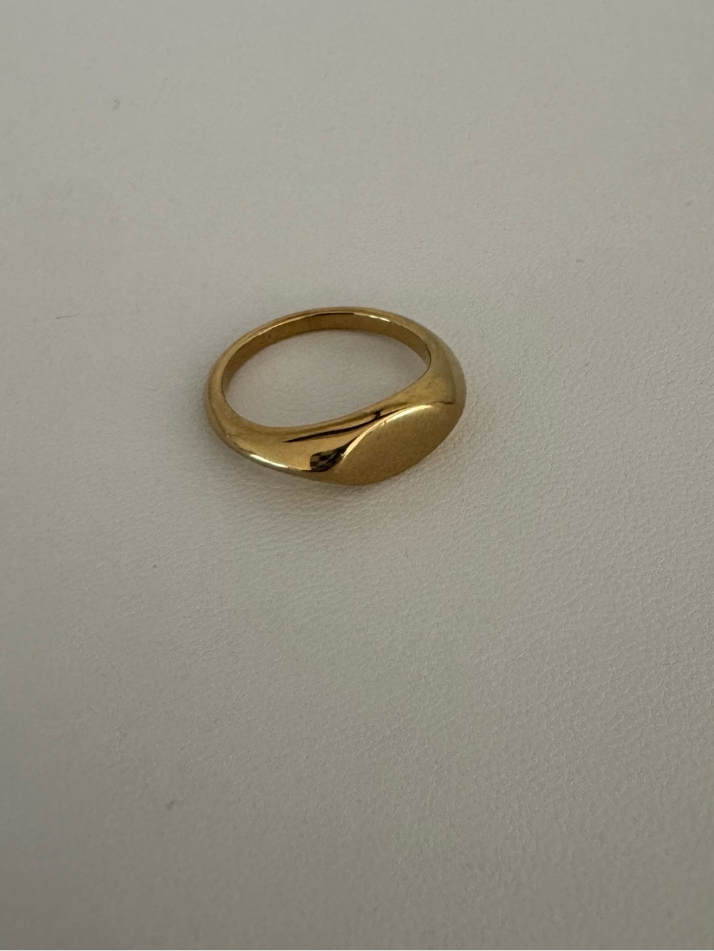 Flat oval ring